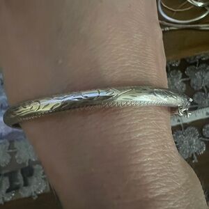Vintage Sterling Silver bangle bracelet hinged engraved design 925 solid